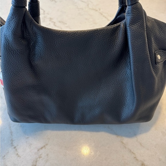 KATE SPADE BLACK LEATHER BAG! Zip closure! Spacious, versatile everyday bag!! - Picture 7 of 8
